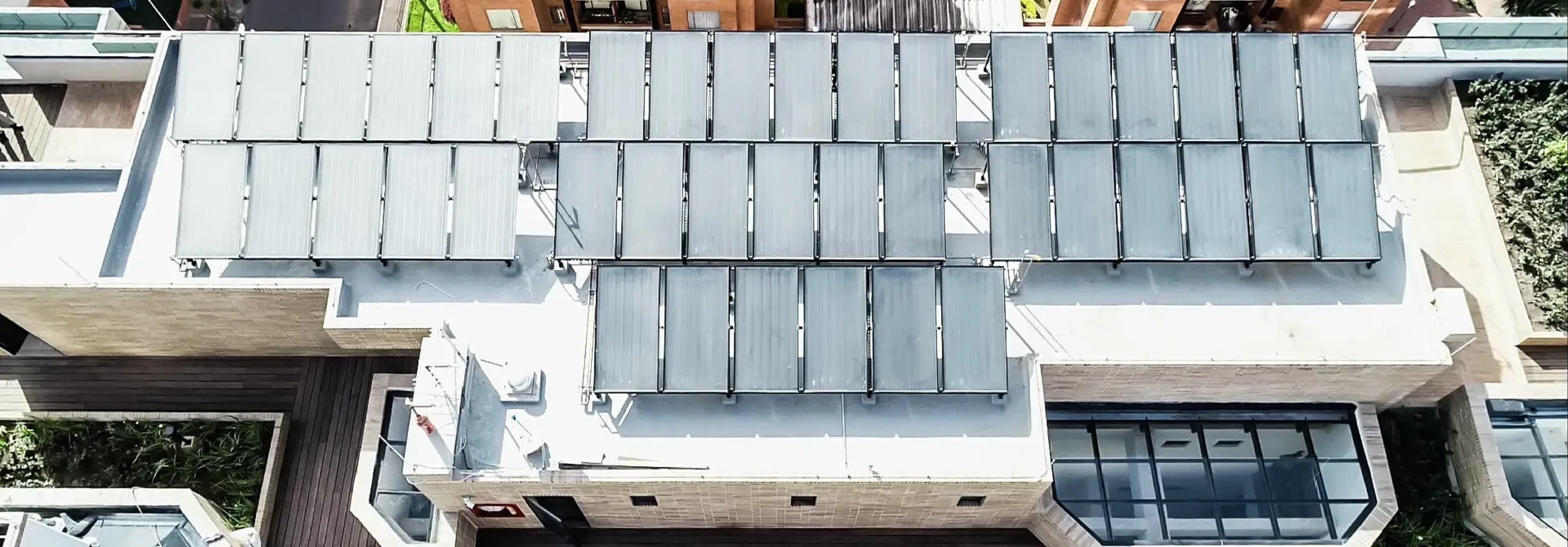 Instalación de paneles de energía solar térmica y fotovoltaica en Colombia