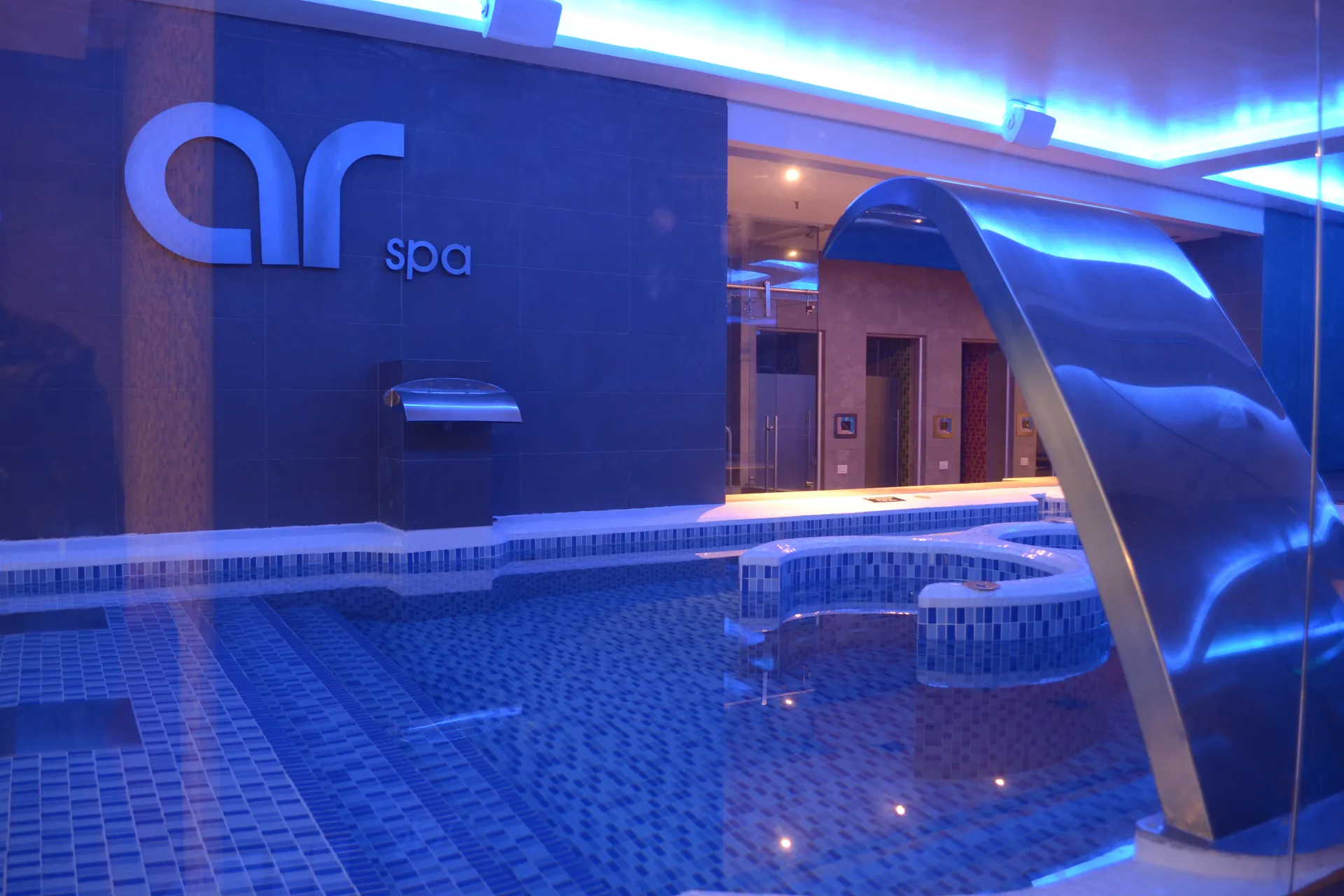 Instalación de spa completo premium en residencia de lujo